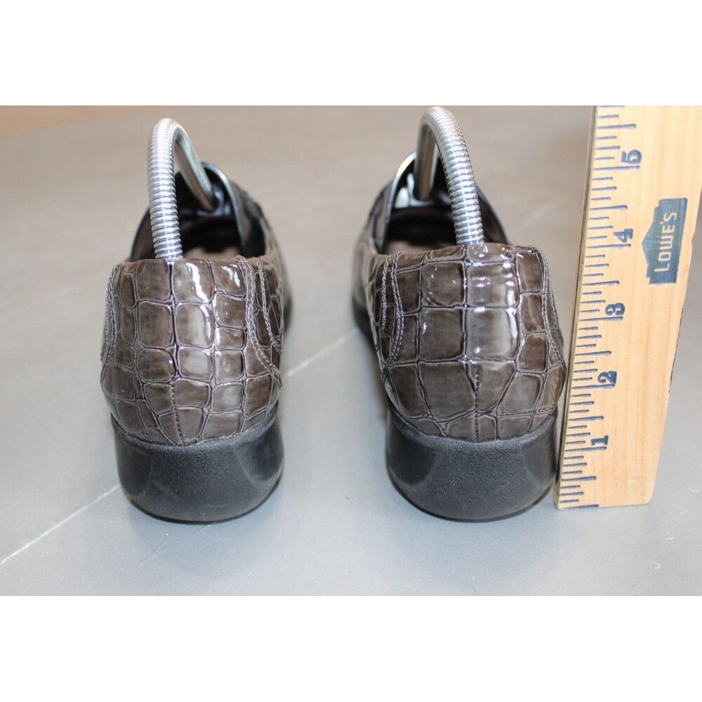 Clarks Collection Womens Gael Angora Loafer Shoes Brown Crocodile Embossed Sz 10 - Picture 3 of 8